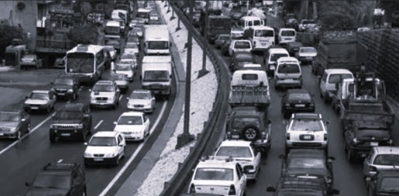 أوتوستراد الدورة–جبيل… ظلام رسمي وخطر يومي