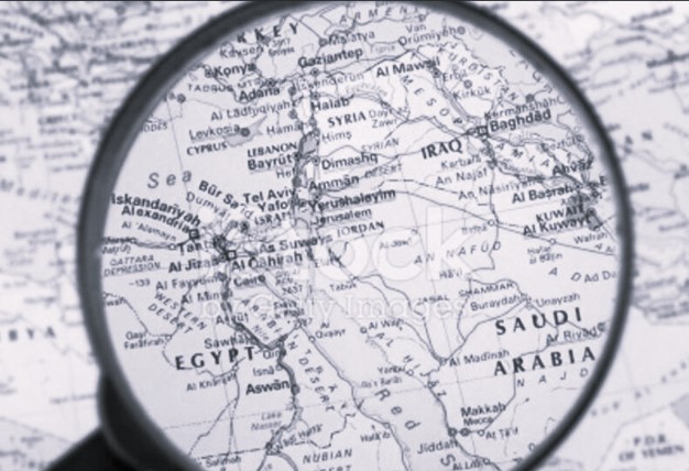 من يعبر الجسر فوق المياه المضطربة؟