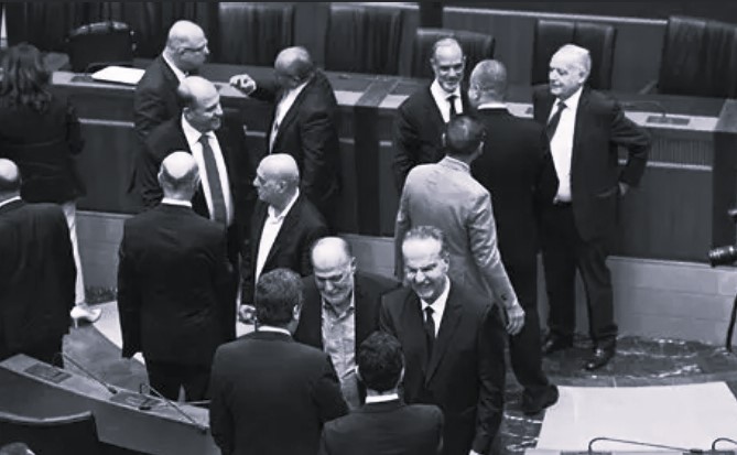 سنتان إضافيتان… تمديد للمجلس أم للأزمة؟